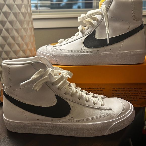 Nike Blazer Mid '77 - Picture 1 of 3